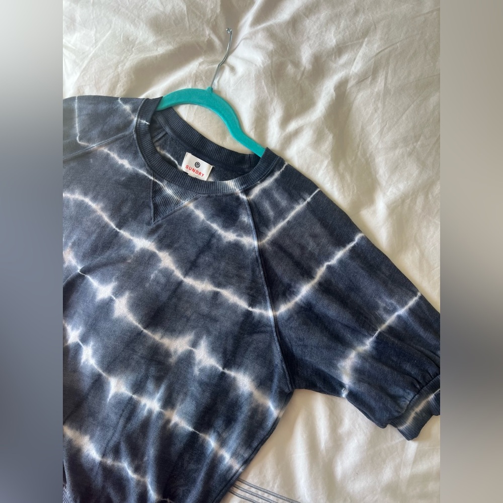 Sundry Tie Dye Puff Sleeve Raglan Sweatshirt in Navy/White Size S (4-6) - Picture 4 of 15